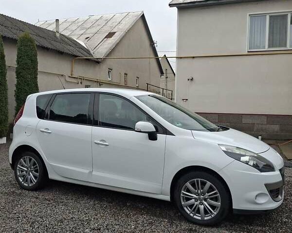 Білий Рено Сценік, об'ємом двигуна 2 л та пробігом 237 тис. км за 7500 $, фото 1 на Automoto.ua