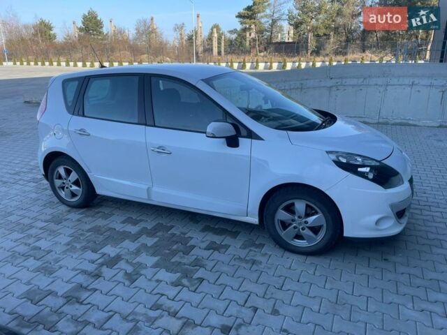 Белый Рено Сценик, объемом двигателя 1.46 л и пробегом 200 тыс. км за 7300 $, фото 1 на Automoto.ua