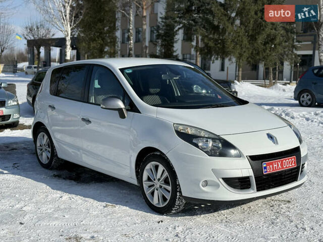 Білий Рено Сценік, об'ємом двигуна 1.6 л та пробігом 201 тис. км за 7499 $, фото 1 на Automoto.ua