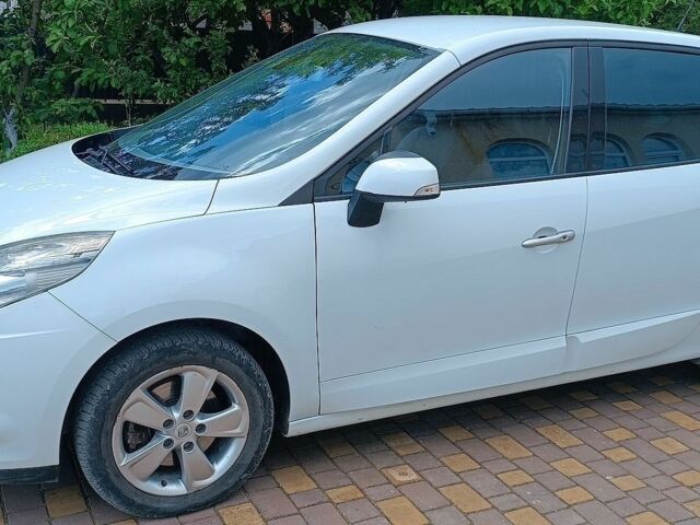 Белый Рено Сценик, объемом двигателя 2 л и пробегом 169 тыс. км за 8500 $, фото 1 на Automoto.ua