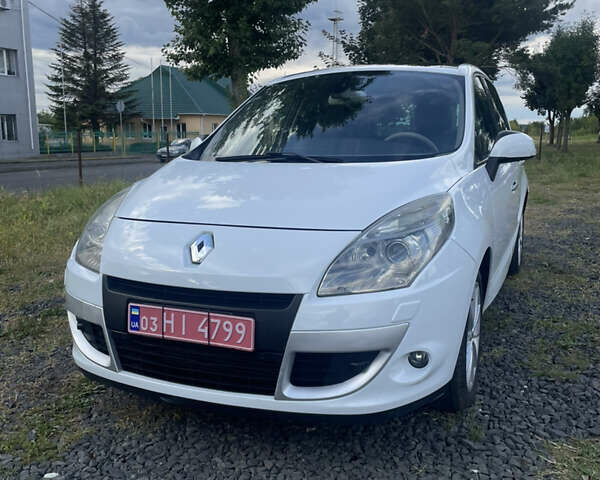 Рено Сценик 2010 в Луцке на Automoto.ua Белый Рено Сценик, объемом двигателя 1.5 л и пробегом 218 тыс. км за 7500 $, фото 1 на Automoto.ua