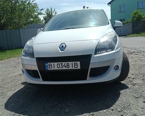 Белый Рено Сценик, объемом двигателя 1.46 л и пробегом 302 тыс. км за 8000 $, фото 1 на Automoto.ua