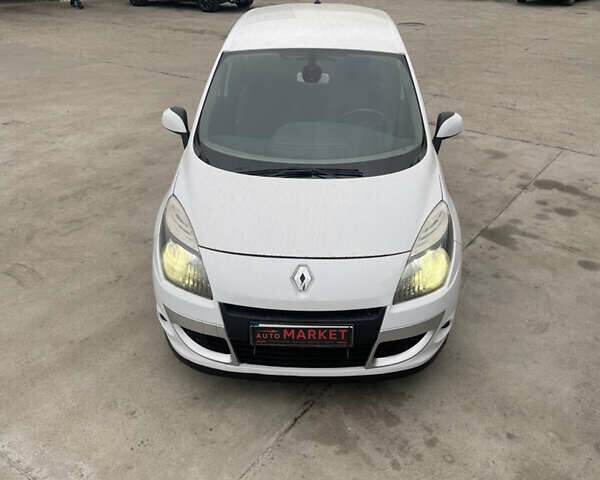 Белый Рено Сценик, объемом двигателя 1.5 л и пробегом 221 тыс. км за 6800 $, фото 1 на Automoto.ua