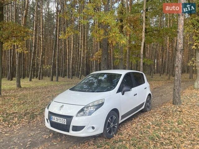 Білий Рено Сценік, об'ємом двигуна 1.5 л та пробігом 290 тис. км за 5998 $, фото 1 на Automoto.ua