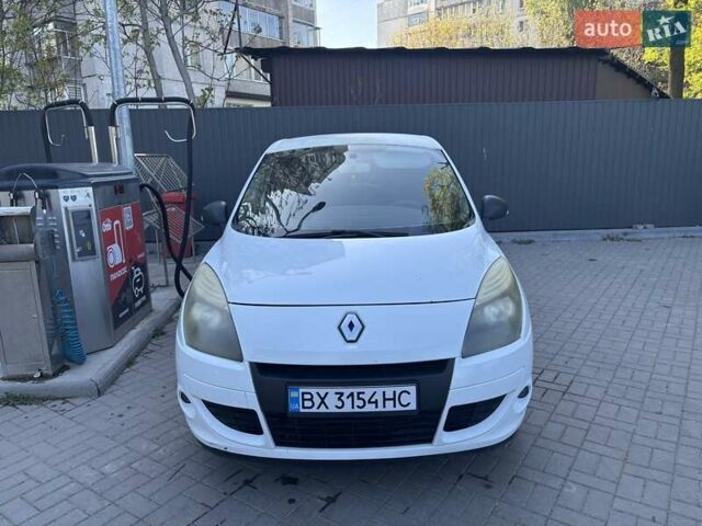Белый Рено Сценик, объемом двигателя 1.46 л и пробегом 341 тыс. км за 6000 $, фото 1 на Automoto.ua