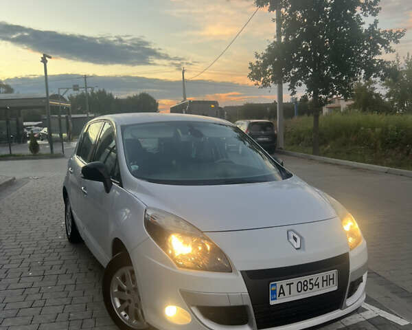 Белый Рено Сценик, объемом двигателя 1.46 л и пробегом 238 тыс. км за 7200 $, фото 1 на Automoto.ua