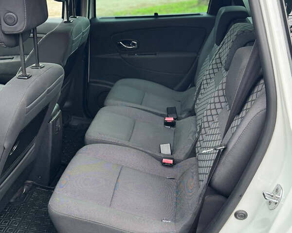 Белый Рено Сценик, объемом двигателя 1.5 л и пробегом 245 тыс. км за 7500 $, фото 1 на Automoto.ua