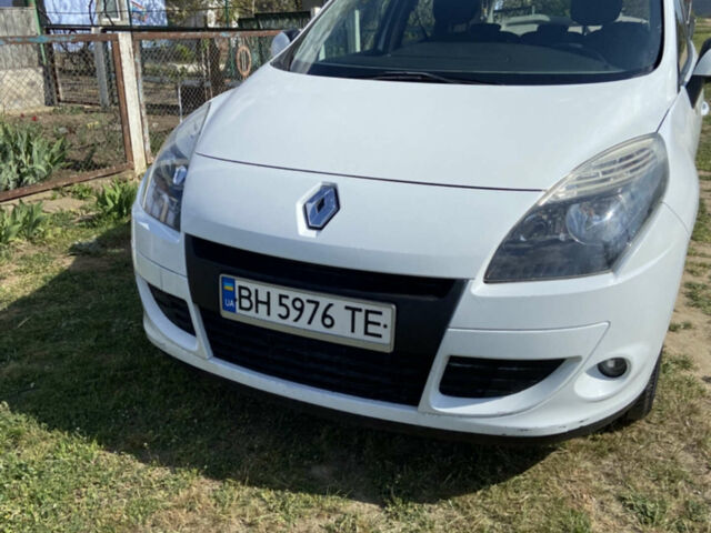 Белый Рено Сценик, объемом двигателя 1.46 л и пробегом 250 тыс. км за 6750 $, фото 1 на Automoto.ua