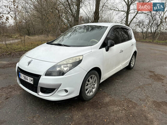 Білий Рено Сценік, об'ємом двигуна 1.6 л та пробігом 309 тис. км за 6200 $, фото 1 на Automoto.ua
