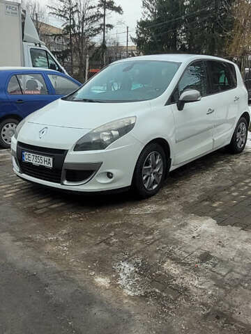 Белый Рено Сценик, объемом двигателя 1.6 л и пробегом 210 тыс. км за 7300 $, фото 1 на Automoto.ua