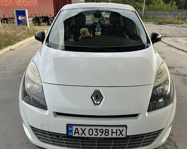 Білий Рено Сценік, об'ємом двигуна 1.4 л та пробігом 175 тис. км за 7500 $, фото 1 на Automoto.ua