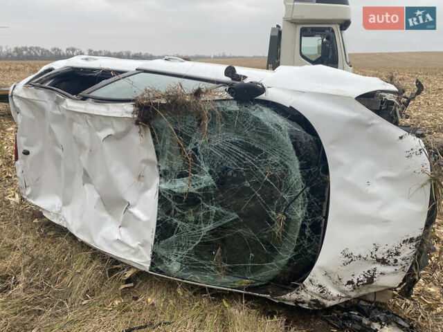 Белый Рено Сценик, объемом двигателя 1.6 л и пробегом 290 тыс. км за 2000 $, фото 1 на Automoto.ua