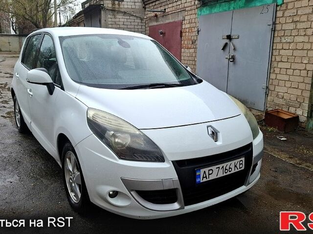 Білий Рено Сценік, об'ємом двигуна 1.5 л та пробігом 192 тис. км за 7250 $, фото 1 на Automoto.ua