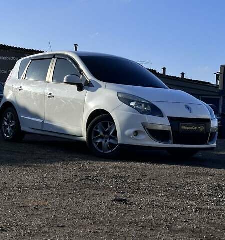 Білий Рено Сценік, об'ємом двигуна 1.5 л та пробігом 315 тис. км за 8300 $, фото 1 на Automoto.ua