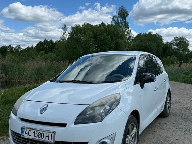 Белый Рено Сценик, объемом двигателя 1.46 л и пробегом 300 тыс. км за 5500 $, фото 1 на Automoto.ua