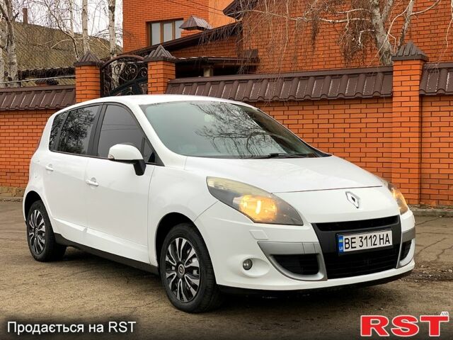 Рено Сценік 2011 у Миколаєві на Automoto.ua Білий Рено Сценік, об'ємом двигуна 2 л та пробігом 257 тис. км за 7999 $, фото 1 на Automoto.ua