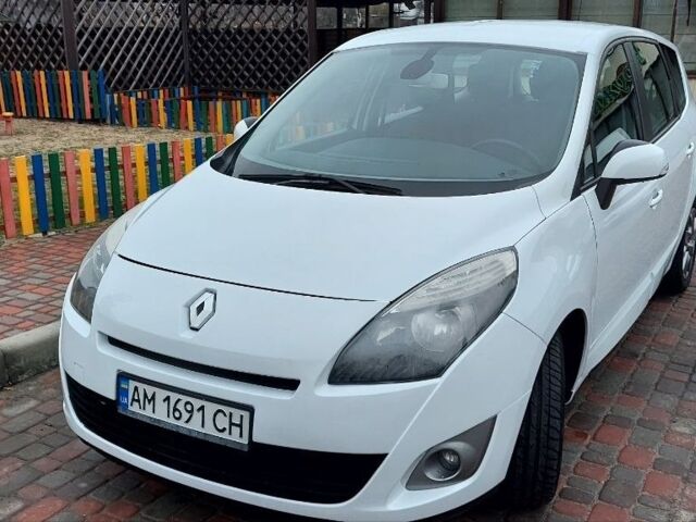 Білий Рено Сценік, об'ємом двигуна 1.5 л та пробігом 243 тис. км за 7000 $, фото 1 на Automoto.ua