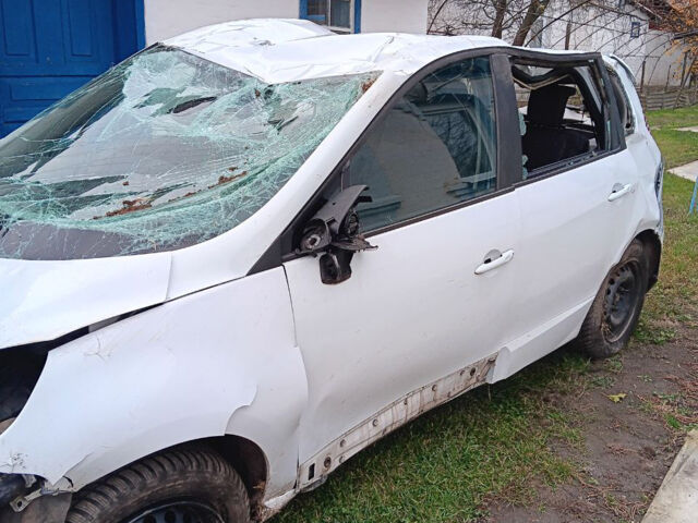 Білий Рено Сценік, об'ємом двигуна 1.6 л та пробігом 290 тис. км за 1400 $, фото 1 на Automoto.ua