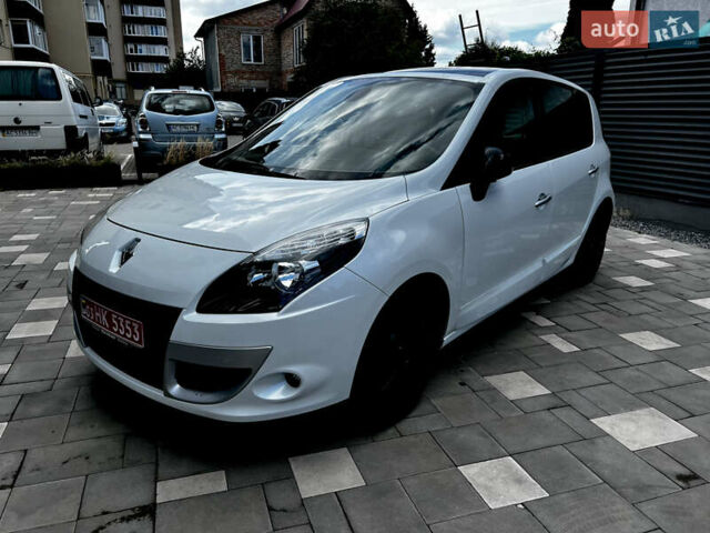 Белый Рено Сценик, объемом двигателя 1.4 л и пробегом 160 тыс. км за 8000 $, фото 1 на Automoto.ua