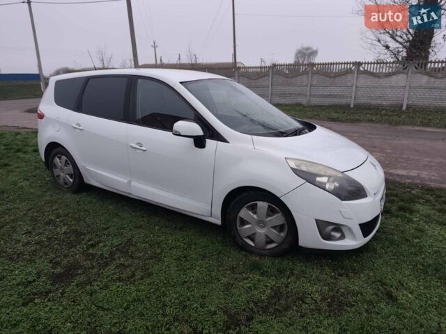 Білий Рено Сценік, об'ємом двигуна 1.6 л та пробігом 260 тис. км за 7100 $, фото 1 на Automoto.ua