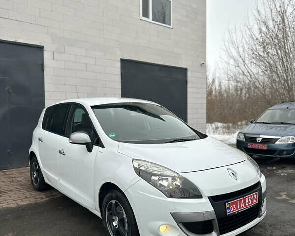 Білий Рено Сценік, об'ємом двигуна 1.6 л та пробігом 210 тис. км за 7599 $, фото 1 на Automoto.ua