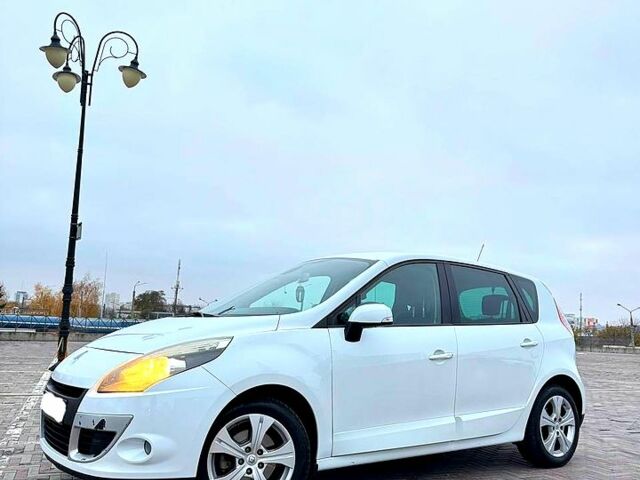 Белый Рено Сценик, объемом двигателя 15 л и пробегом 290 тыс. км за 7800 $, фото 1 на Automoto.ua