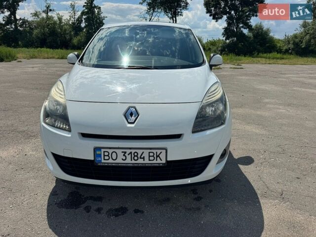 Белый Рено Сценик, объемом двигателя 1.46 л и пробегом 275 тыс. км за 6600 $, фото 1 на Automoto.ua