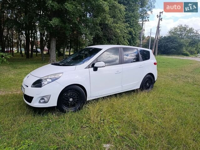 Белый Рено Сценик, объемом двигателя 1.46 л и пробегом 313 тыс. км за 6100 $, фото 1 на Automoto.ua