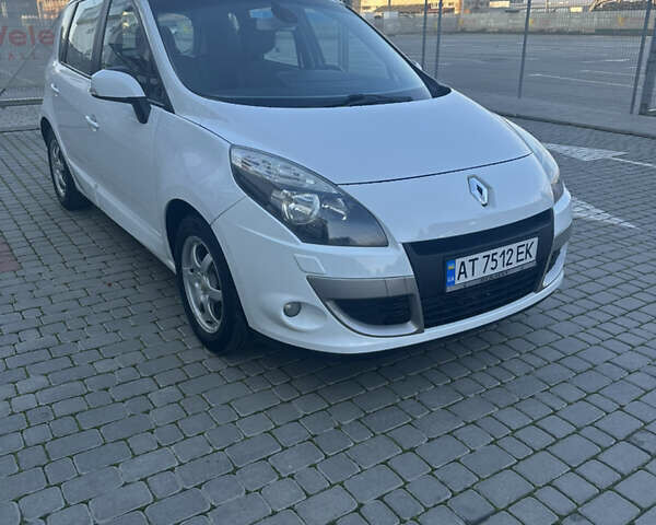 Белый Рено Сценик, объемом двигателя 1.46 л и пробегом 256 тыс. км за 7300 $, фото 1 на Automoto.ua