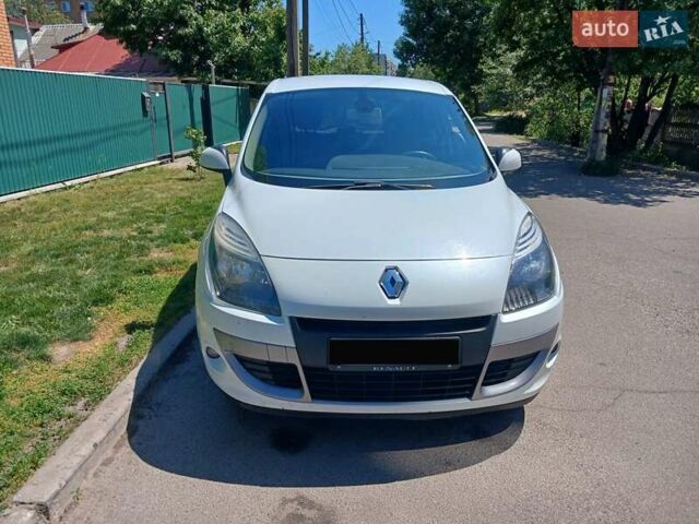 Белый Рено Сценик, объемом двигателя 1.5 л и пробегом 285 тыс. км за 7000 $, фото 1 на Automoto.ua
