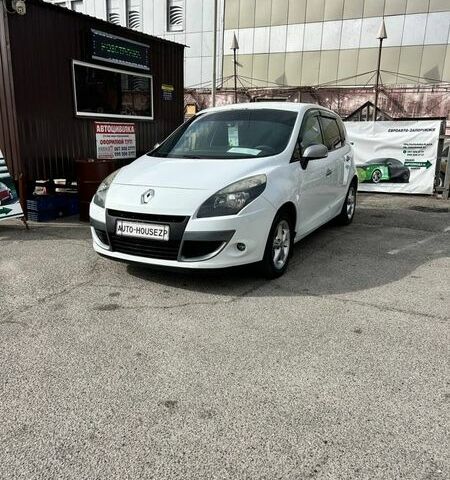 Білий Рено Сценік, об'ємом двигуна 1.46 л та пробігом 281 тис. км за 6800 $, фото 1 на Automoto.ua