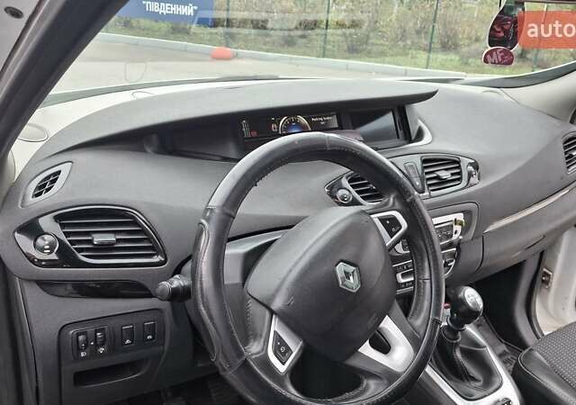 Рено Сценік 2012 у Василькове на Automoto.ua Білий Рено Сценік, об'ємом двигуна 1.46 л та пробігом 270 тис. км за 7600 $, фото 1 на Automoto.ua