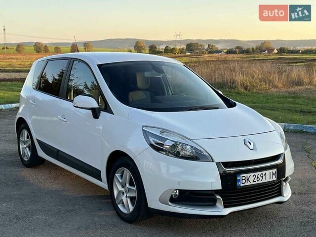 Білий Рено Сценік, об'ємом двигуна 1.6 л та пробігом 186 тис. км за 8999 $, фото 1 на Automoto.ua