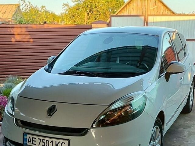Білий Рено Сценік, об'ємом двигуна 1.46 л та пробігом 202 тис. км за 8000 $, фото 1 на Automoto.ua