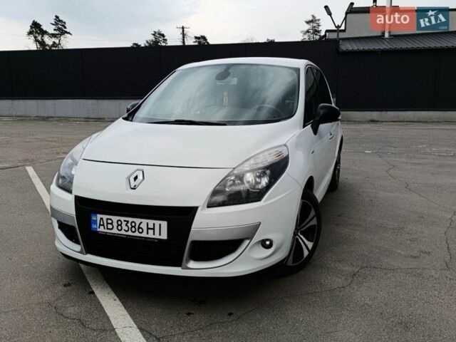 Белый Рено Сценик, объемом двигателя 1.46 л и пробегом 209 тыс. км за 8100 $, фото 1 на Automoto.ua
