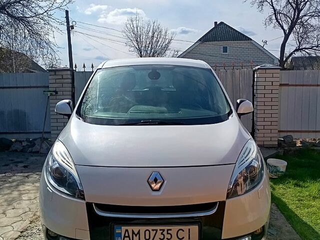 Белый Рено Сценик, объемом двигателя 1.5 л и пробегом 206 тыс. км за 7400 $, фото 1 на Automoto.ua