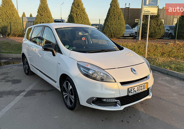 Белый Рено Сценик, объемом двигателя 1.6 л и пробегом 180 тыс. км за 9500 $, фото 1 на Automoto.ua