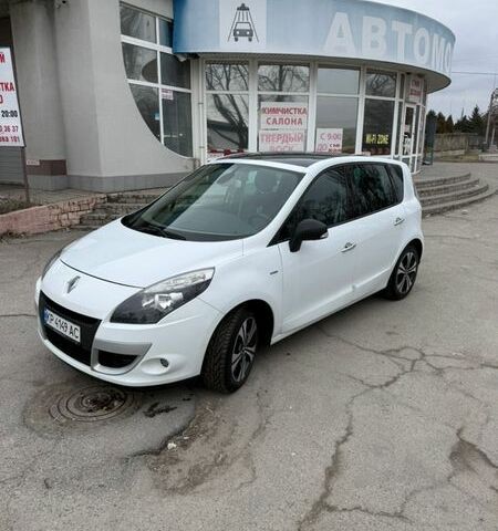 Белый Рено Сценик, объемом двигателя 1.46 л и пробегом 204 тыс. км за 8700 $, фото 1 на Automoto.ua