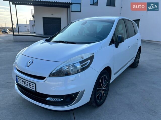 Білий Рено Сценік, об'ємом двигуна 1.6 л та пробігом 200 тис. км за 8800 $, фото 1 на Automoto.ua