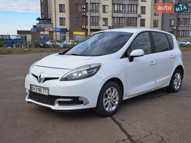 Белый Рено Сценик, объемом двигателя 2 л и пробегом 293 тыс. км за 6400 $, фото 1 на Automoto.ua