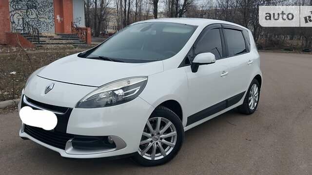 Белый Рено Сценик, объемом двигателя 0 л и пробегом 198 тыс. км за 7999 $, фото 1 на Automoto.ua