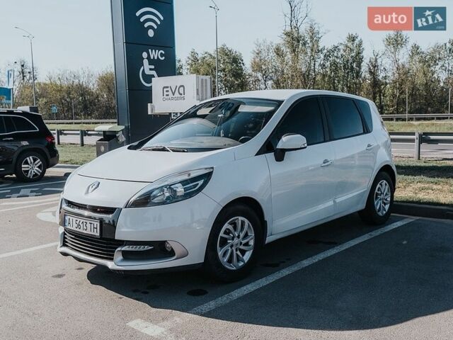 Белый Рено Сценик, объемом двигателя 1.46 л и пробегом 330 тыс. км за 7800 $, фото 1 на Automoto.ua