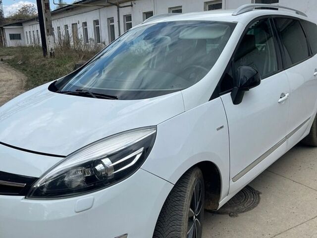 Белый Рено Сценик, объемом двигателя 1.6 л и пробегом 245 тыс. км за 10300 $, фото 1 на Automoto.ua