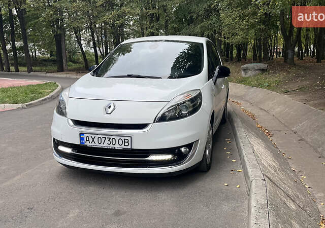 Белый Рено Сценик, объемом двигателя 1.46 л и пробегом 280 тыс. км за 8500 $, фото 1 на Automoto.ua