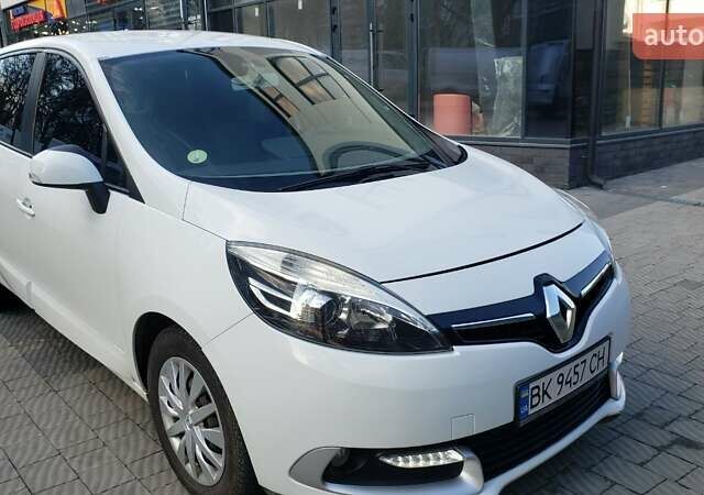 Рено Сценик 2014 в Ровно на Automoto.ua Белый Рено Сценик, объемом двигателя 1.5 л и пробегом 244 тыс. км за 8400 $, фото 1 на Automoto.ua
