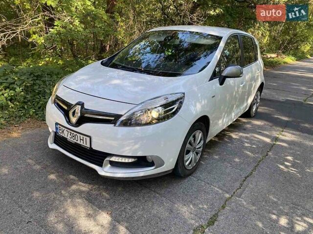 Белый Рено Сценик, объемом двигателя 1.46 л и пробегом 233 тыс. км за 7700 $, фото 1 на Automoto.ua