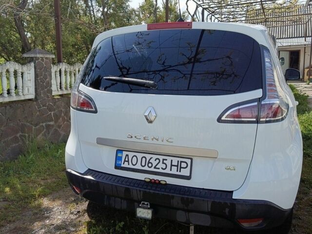 Белый Рено Сценик, объемом двигателя 1.46 л и пробегом 183 тыс. км за 8000 $, фото 1 на Automoto.ua