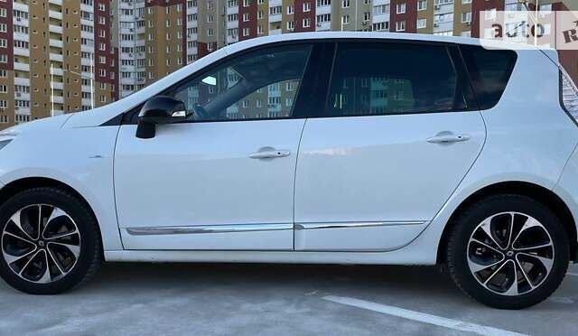 Белый Рено Сценик, объемом двигателя 1.46 л и пробегом 162 тыс. км за 9600 $, фото 1 на Automoto.ua