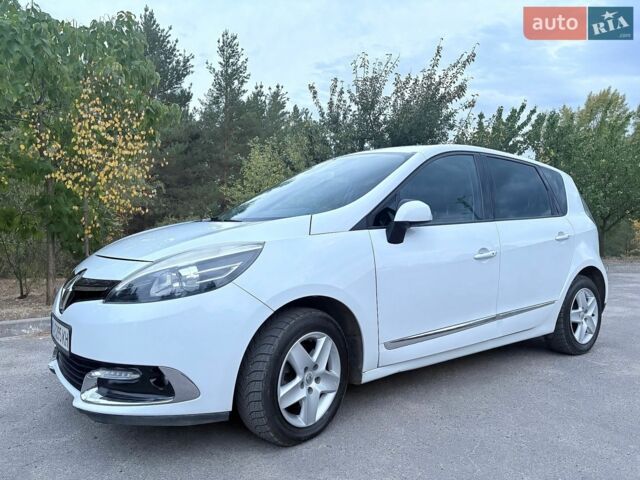 Белый Рено Сценик, объемом двигателя 1.46 л и пробегом 210 тыс. км за 9300 $, фото 1 на Automoto.ua