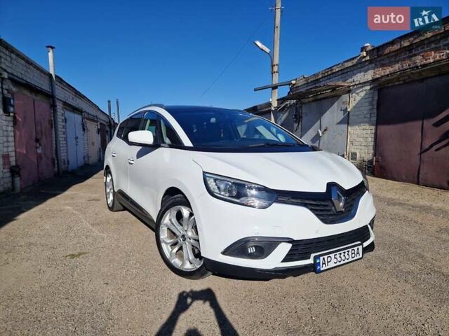 Белый Рено Сценик, объемом двигателя 1.6 л и пробегом 230 тыс. км за 14800 $, фото 1 на Automoto.ua